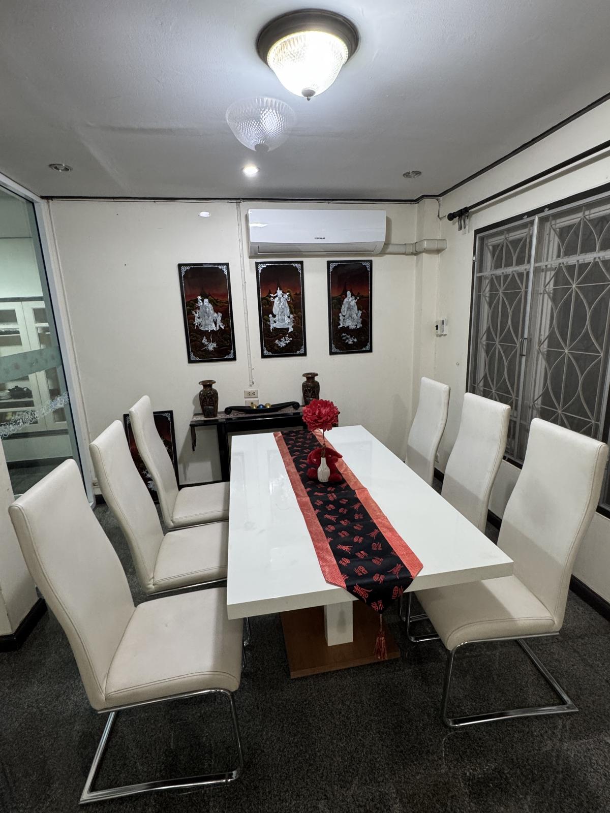 ให้เช่าบ้านมีนบุรี-ร่มเกล้า : 28/02/2026, บ้านพร้อมอยู่ 3 ห้องนอน ใกล้รถไฟฟ้า รามคำแหง 164 3-Bedroom Perfect Place Near Ramkhamhaeng MRT, Ready to Move In!