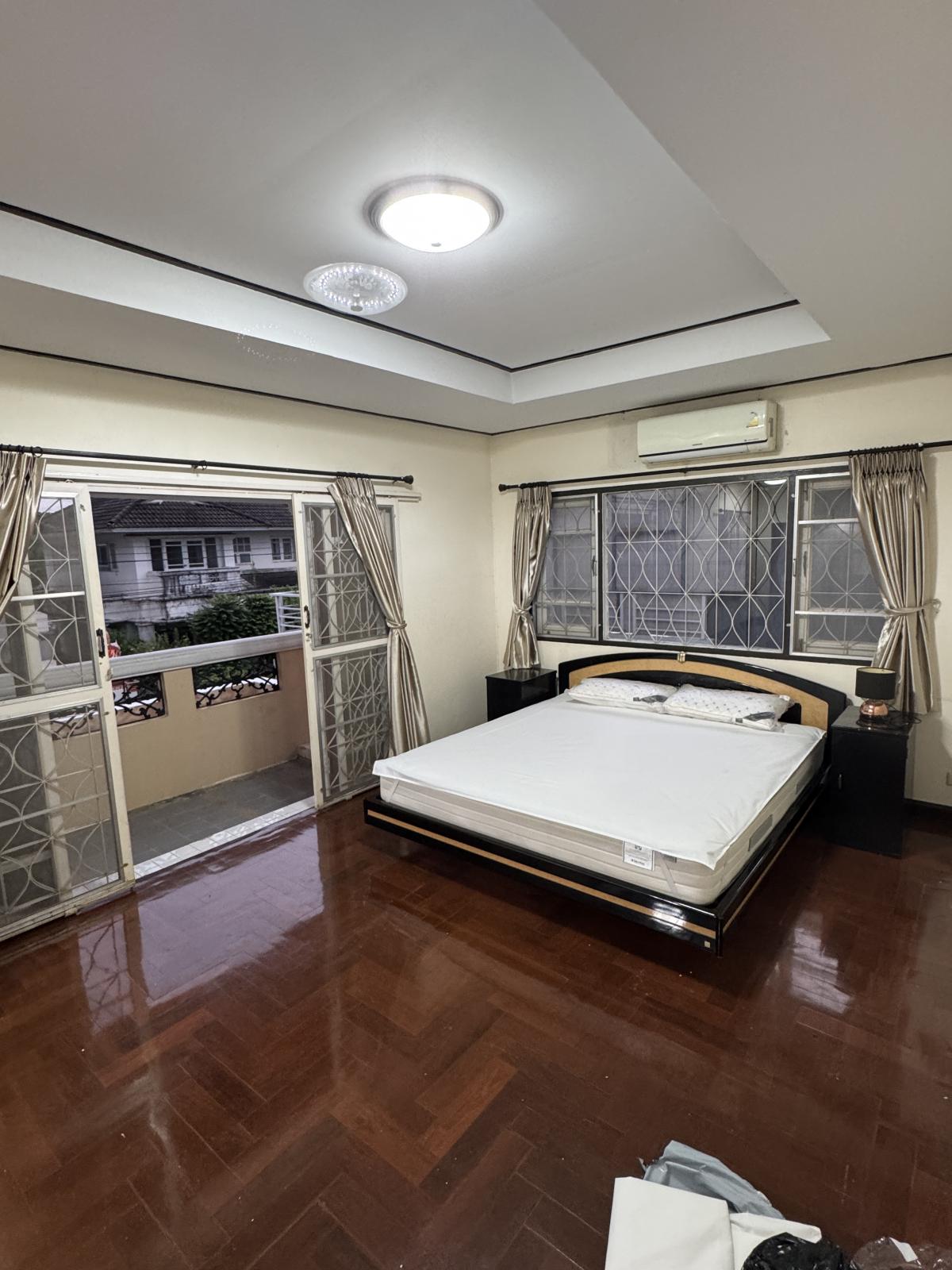 ให้เช่าบ้านมีนบุรี-ร่มเกล้า : 28/02/2026, บ้านพร้อมอยู่ 3 ห้องนอน ใกล้รถไฟฟ้า รามคำแหง 164 3-Bedroom Perfect Place Near Ramkhamhaeng MRT, Ready to Move In!