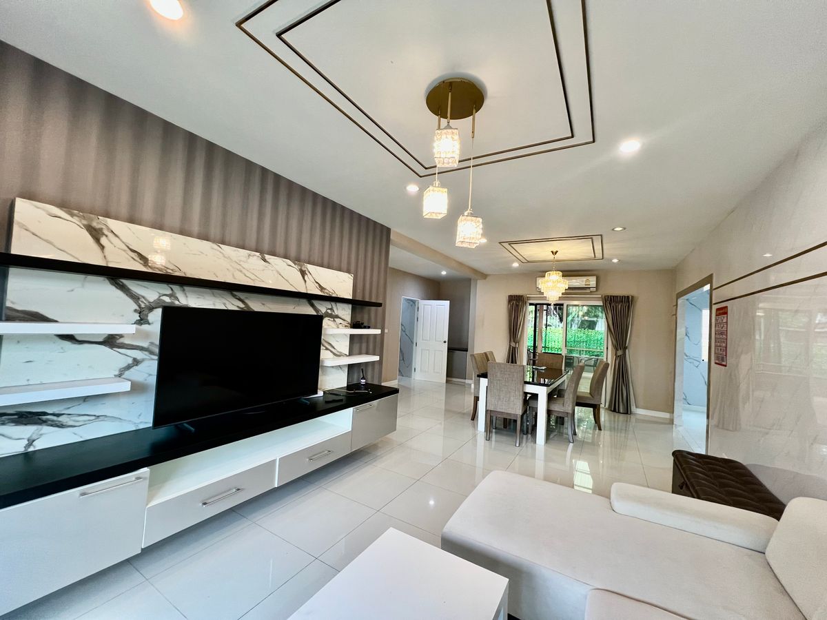 For RentHousePattanakan, Srinakarin : For Rent – Newly Renovated 2-Storey Detached House in Passorn Prestige Luxe, Pattanakarn 44 (Accessible from On Nut 39, Srinakarin, and Pattanakarn Road)