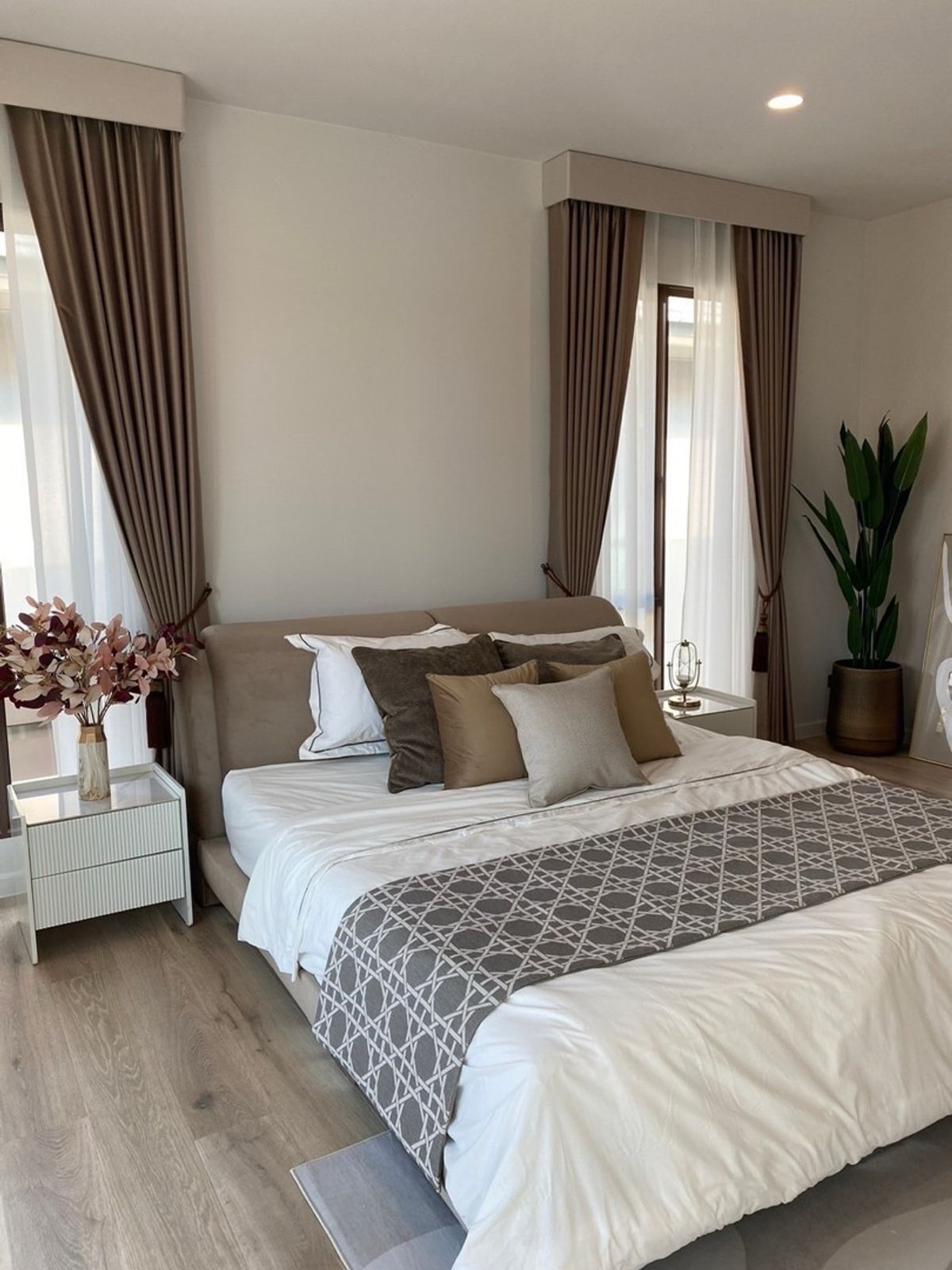 For RentHousePattanakan, Srinakarin : 📢👇Available 25 September 2025  Single house with solar rooftop at Burasiri Krungthepkreetha , face South, near Brighton College , Wellington College, Mandarin International School 