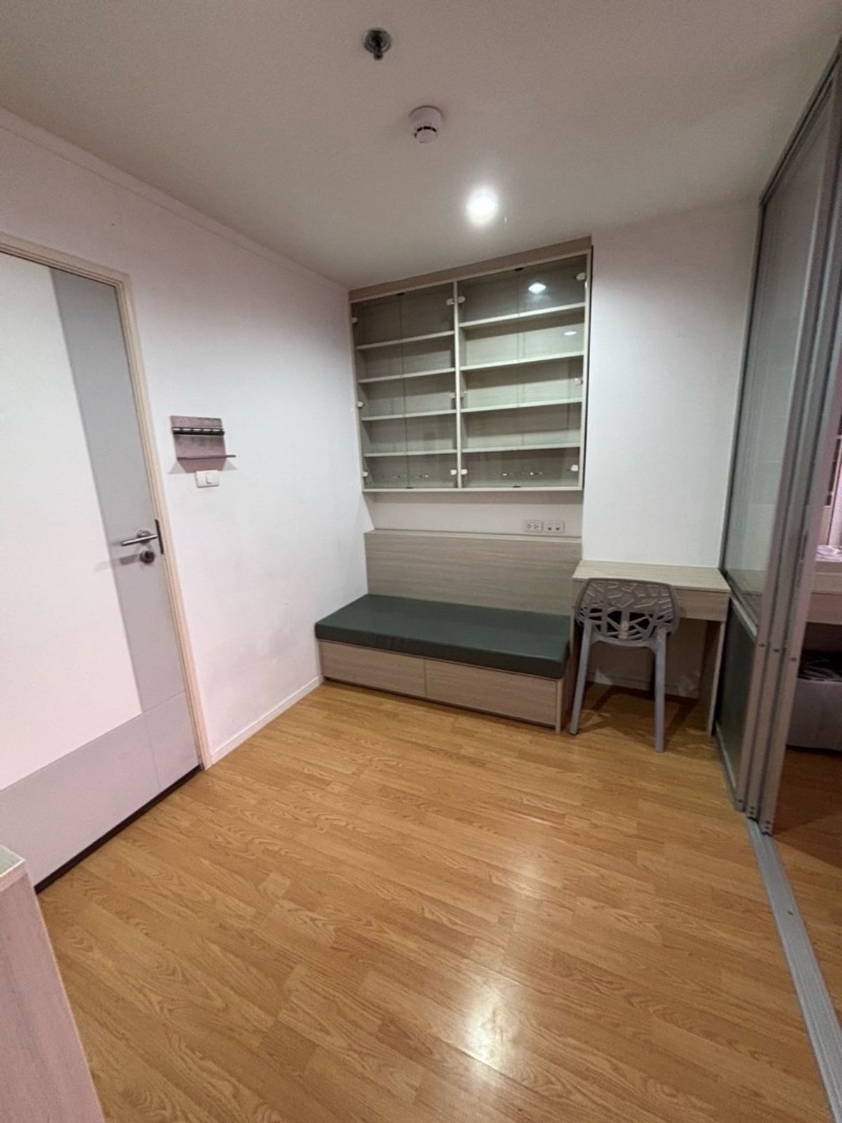 For RentCondoPattanakan, Srinakarin : Lumpini Place Srinakarin - Hua Mak Station, 6th floor, price 9,000 baht. Get reservations. 📌 Ready to be near APL Hua Mak.