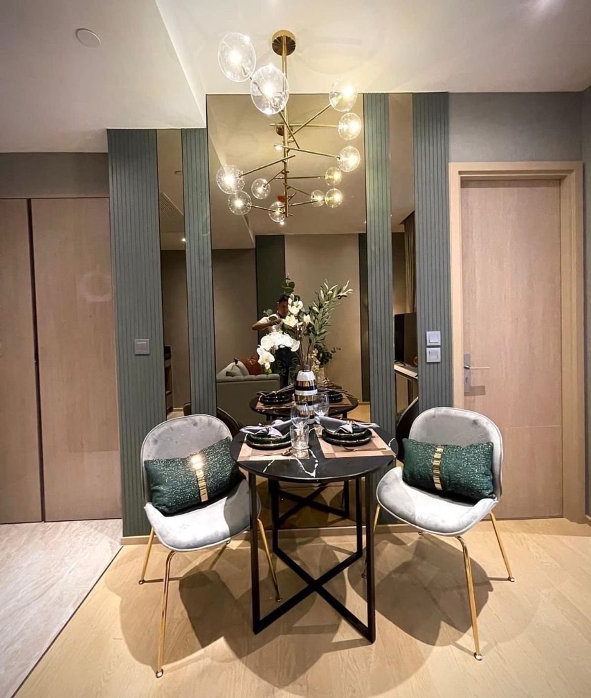 ให้เช่าคอนโดพระราม 9 เพชรบุรีตัดใหม่ RCA : 🌿Ashton Asoke-Rama9 
🚝Near MRT Rama9
✈️Airport Link Makkasan
