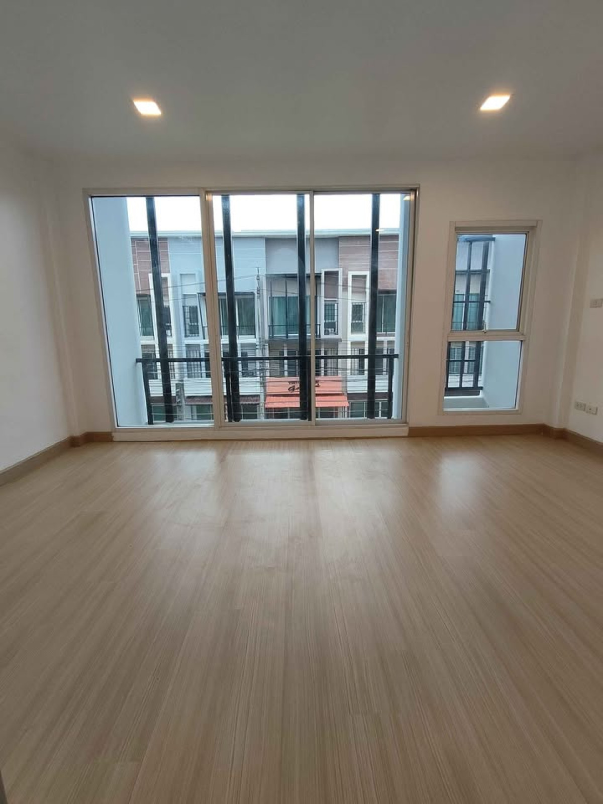 ขายทาวน์โฮมนวมินทร์ รามอินทรา : ขายทาวน์เฮ้าส์/ทาวน์โฮม  อาร์เค พาร์ค รามอินทรา-ซาฟารี บางชัน เขต คลองสามวา กรุงเทพ CX-137823