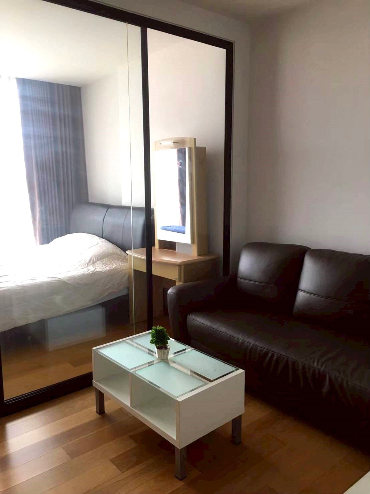 ให้เช่าคอนโดสาทร นราธิวาส : Noble Revo Silom Condo (33sqm, 1B1B, ชั้น28) เดิน 200ม.ไป BTSสุรศักดิ์