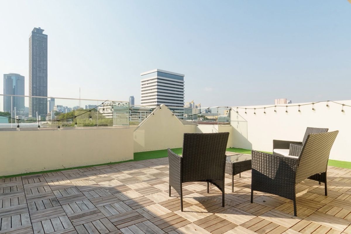 For RentTownhomeSukhumvit, Asoke, Thonglor : 📢👇 5-Story Single House in the Heart of Thonglor – Perfect for Home Office or Family Living, surrounded by
restaurants, cafes, and popular lifestyle spots.