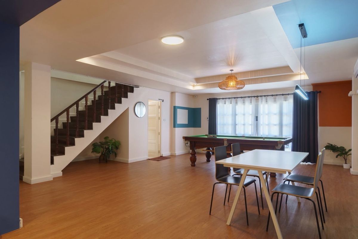 For RentTownhomeSukhumvit, Asoke, Thonglor : 📢👇 5-Story Single House in the Heart of Thonglor – Perfect for Home Office or Family Living, surrounded by
restaurants, cafes, and popular lifestyle spots.