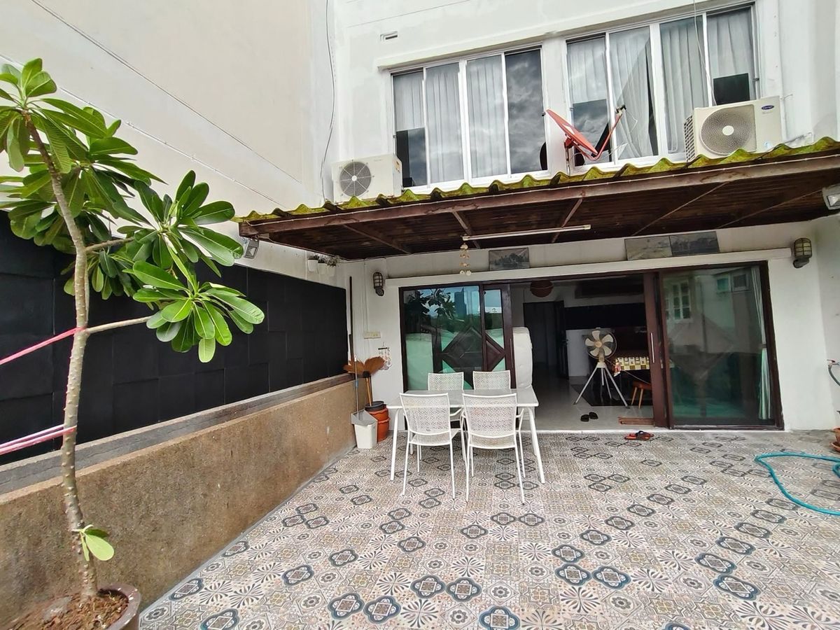 HouseRama3 (Riverside),Satupadit : 📢👇 3-Storey Townhome with Big Balcony, located in Rama 3 – Perfect for Family Living