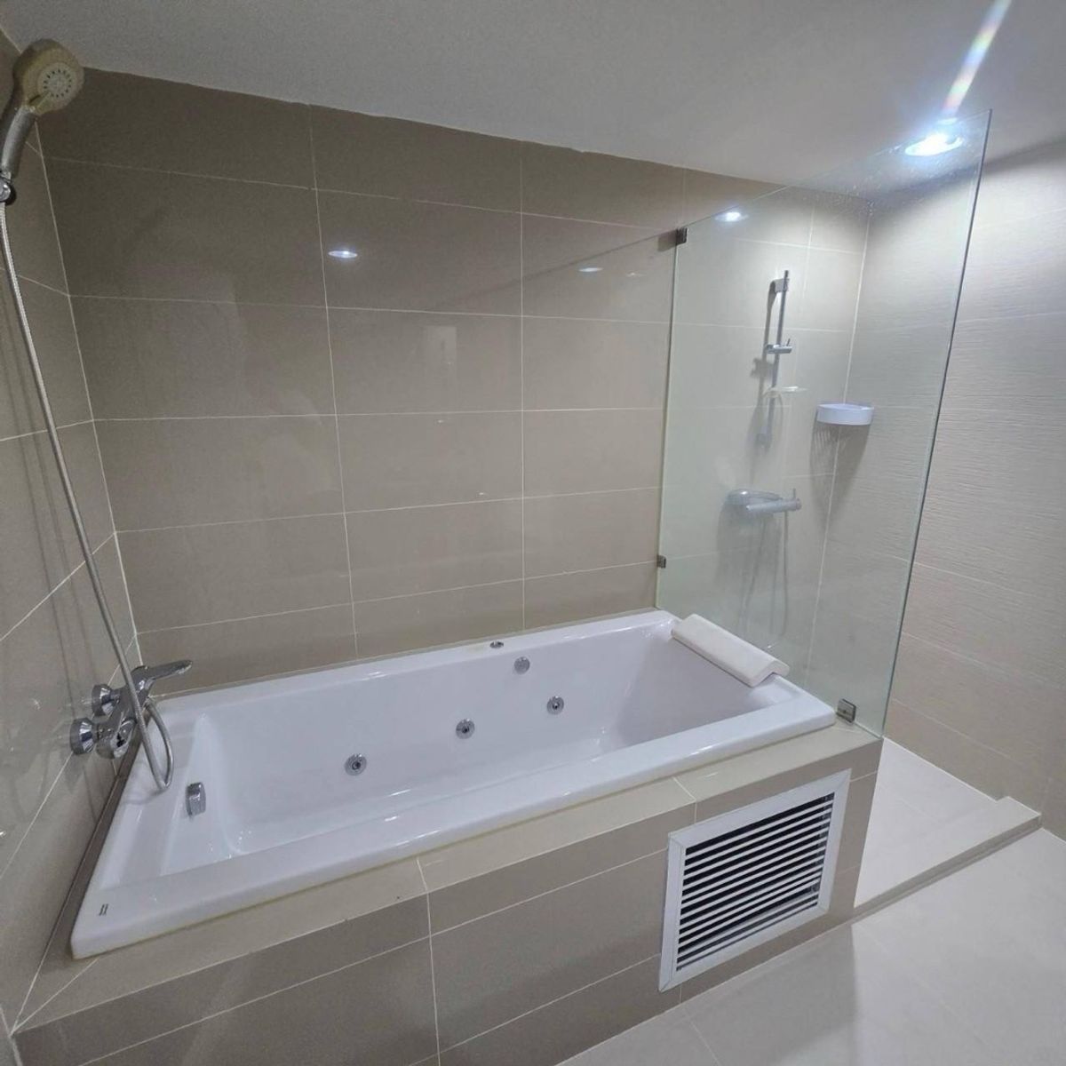 ขายคอนโดพระราม 9 เพชรบุรีตัดใหม่ RCA : ห้องหายาก! Duplex ในย่านเศรษฐกิจใหม่ พระราม 9 ที่รายล้อมด้วยห้างดัง ออฟฟิศ และสิ่งอำนวยความสะดวกครบครัน