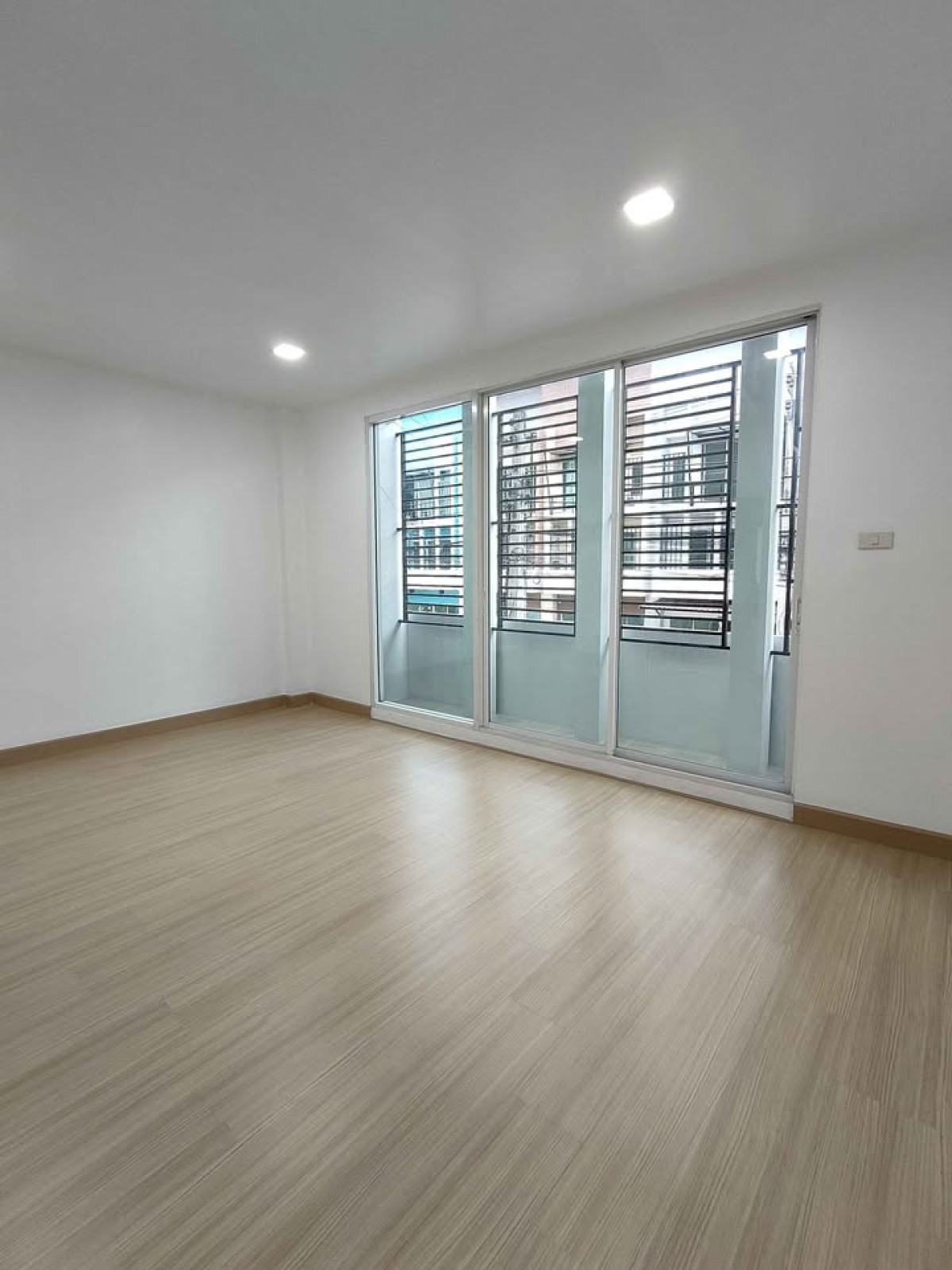 ขายทาวน์โฮมนวมินทร์ รามอินทรา : ขายทาวน์เฮ้าส์/ทาวน์โฮม  อาร์เค พาร์ค รามอินทรา-ซาฟารี บางชัน เขต คลองสามวา กรุงเทพ CX-137823