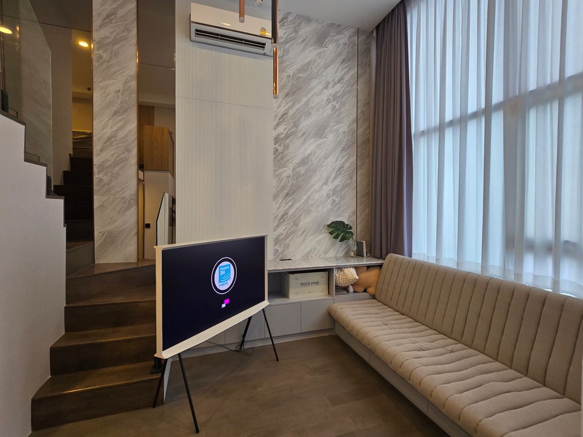 For RentCondoSiam Paragon ,Chulalongkorn,Samyan : Park Origin Chula Samyan【𝐒𝐄𝐋𝐋 & 𝐑𝐄𝐍𝐓】🔥 Elegant design with a mezzanine bedroom that opens up to a full-frame view. 🔥  Contact Line ID: @hacondo
