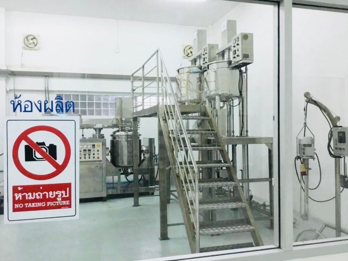 For SaleFactoryChachoengsao : Selling cosmetic factory, with a license to produce cosmetics and license 4 (Active) with production machinery 📍 Located on 3 rai 2 ngan (5,600 sq.m.), Ban Pho District Chachoengsao Province (EEC)