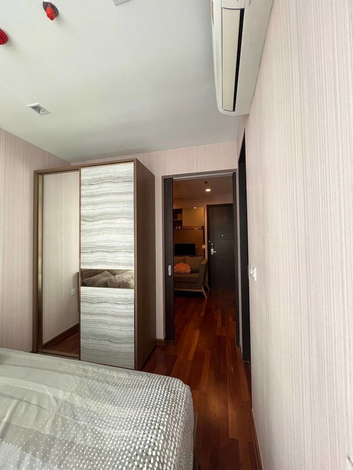 For SaleCondoRatchathewi,Phayathai : Urgent sale! The direction is not hot near BTS Ratchathewi, the most bang that can take View Paragon, palace, palace, Pathum, green garden, big garden. See fireworks at the condo. Interested, contact 0876358339.