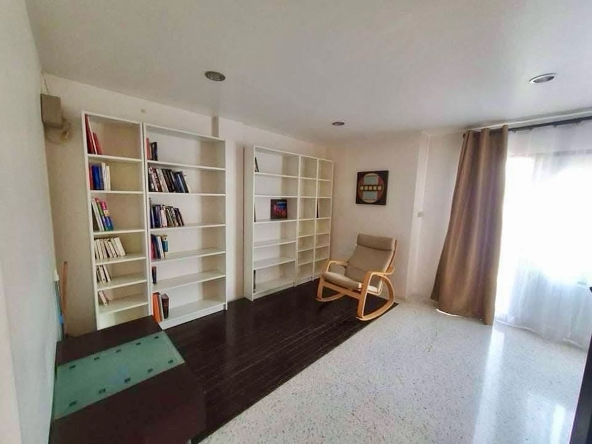 HouseRama3 (Riverside),Satupadit : 📢👇 3-Storey Townhome with Big Balcony, located in Rama 3 – Perfect for Family Living