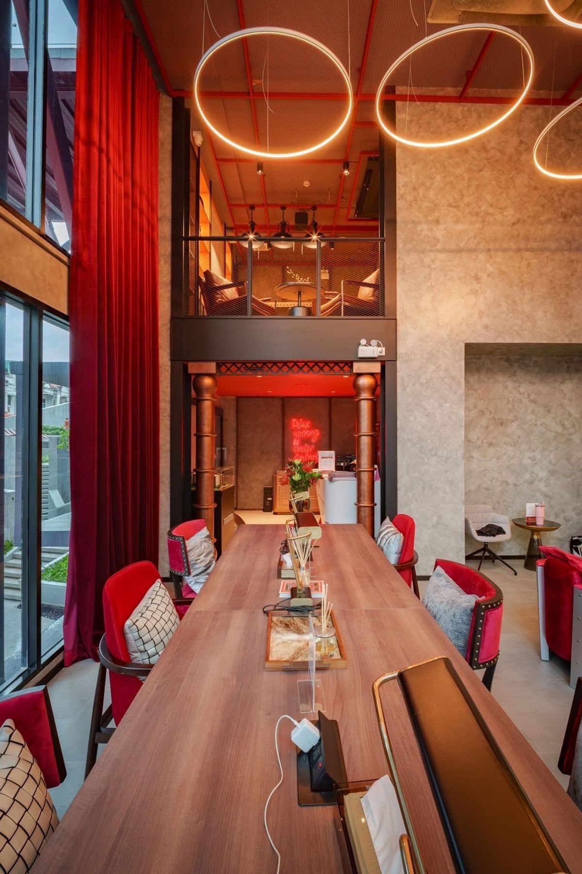 ขายคอนโดรัชดา ห้วยขวาง : โปรลับ 𝐇𝐎𝐓 𝐃𝐄𝐀𝐋🔥 𝐌𝐚𝐫𝐨𝐨𝐧 𝐑𝐚𝐭𝐜𝐡𝐚𝐝𝐚 𝟑𝟐🎉𝟐 ห้องนอน 𝟏 ห้องน้ำ เริ่ม 𝟑.𝟑𝟗 ลบ.* การันตีส่วนลดจัดเต็ม พร้อมการดูแลระดับ𝗩𝗜𝗣📱 𝟬𝟵𝟮-𝟴𝟬𝟴𝟴𝟴𝟵𝟵