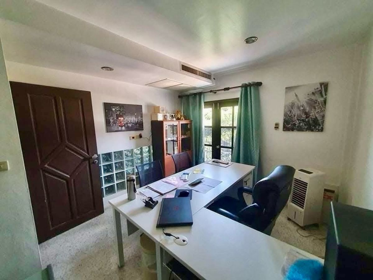 HouseRama3 (Riverside),Satupadit : 📢👇 3-Storey Townhome with Big Balcony, located in Rama 3 – Perfect for Family Living