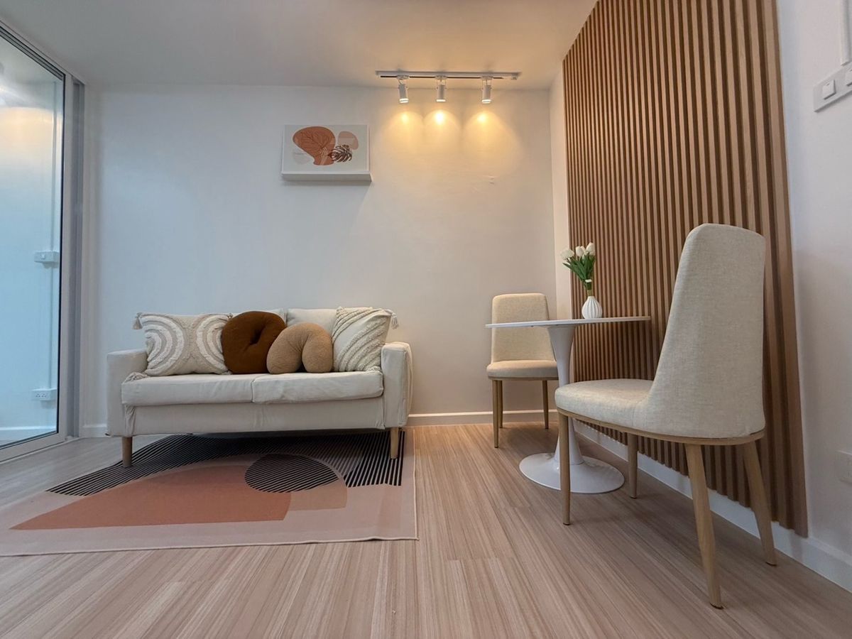 ขายคอนโดปทุมธานี รังสิต ธรรมศาสตร์ : ✅ขายถูก plum condo พหลโยธิน 89 ตึก B ชั้น 5 พื้นที่ 28.27 ตรม. แบบ 1 นอนกั้น เฟส 4 ราคา 1,390,000 บาท📍ใกล้ ม.กรุงเทพ ม.รังสิต💠แต่งสวยพร้อมอยู่🛎รีบจองเลย
