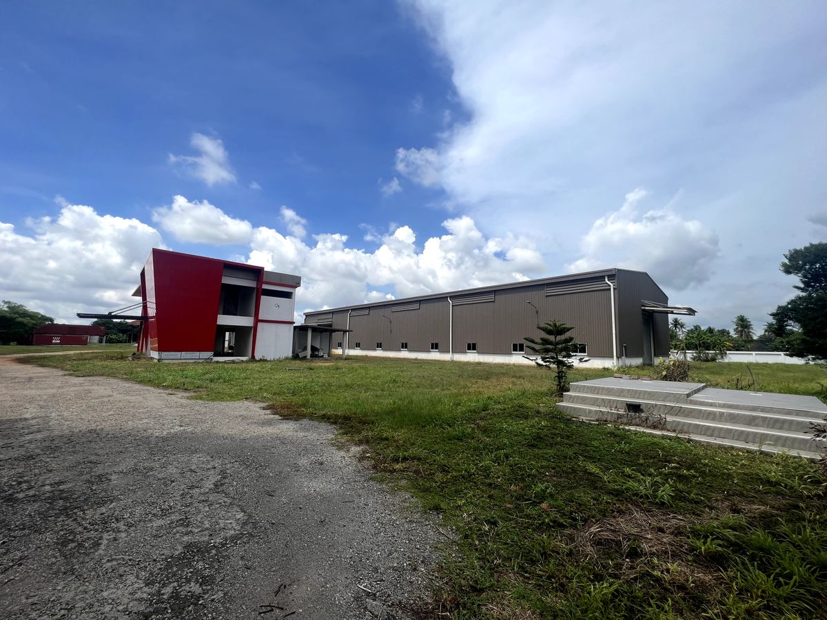 For SaleFactorySriracha Laem Chabang Ban Bueng : 11 rai of land with a factory 1,200 sqm.