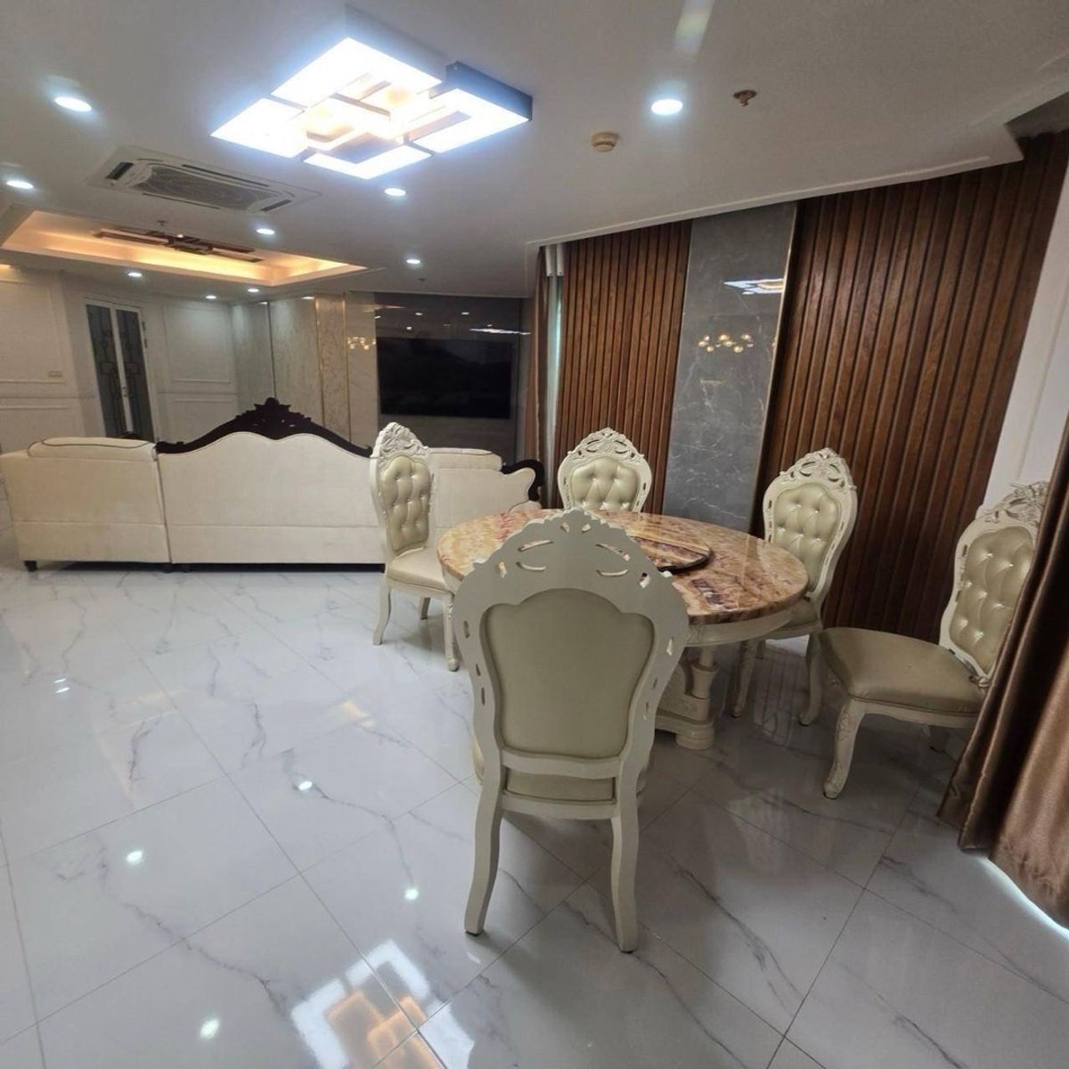 ขายคอนโดพระราม 9 เพชรบุรีตัดใหม่ RCA : ห้องหายาก! Duplex ในย่านเศรษฐกิจใหม่ พระราม 9 ที่รายล้อมด้วยห้างดัง ออฟฟิศ และสิ่งอำนวยความสะดวกครบครัน