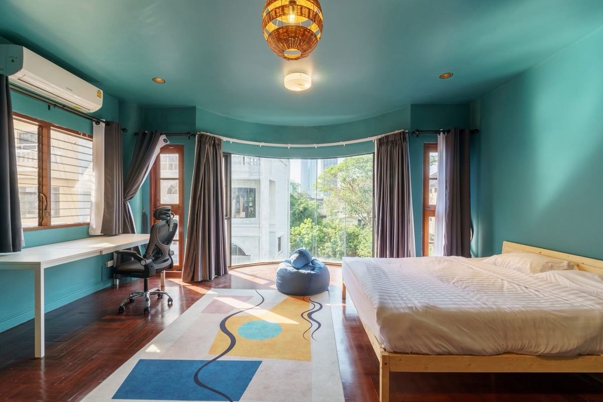 For RentTownhomeSukhumvit, Asoke, Thonglor : 📢👇 5-Story Single House in the Heart of Thonglor – Perfect for Home Office or Family Living, surrounded by
restaurants, cafes, and popular lifestyle spots.