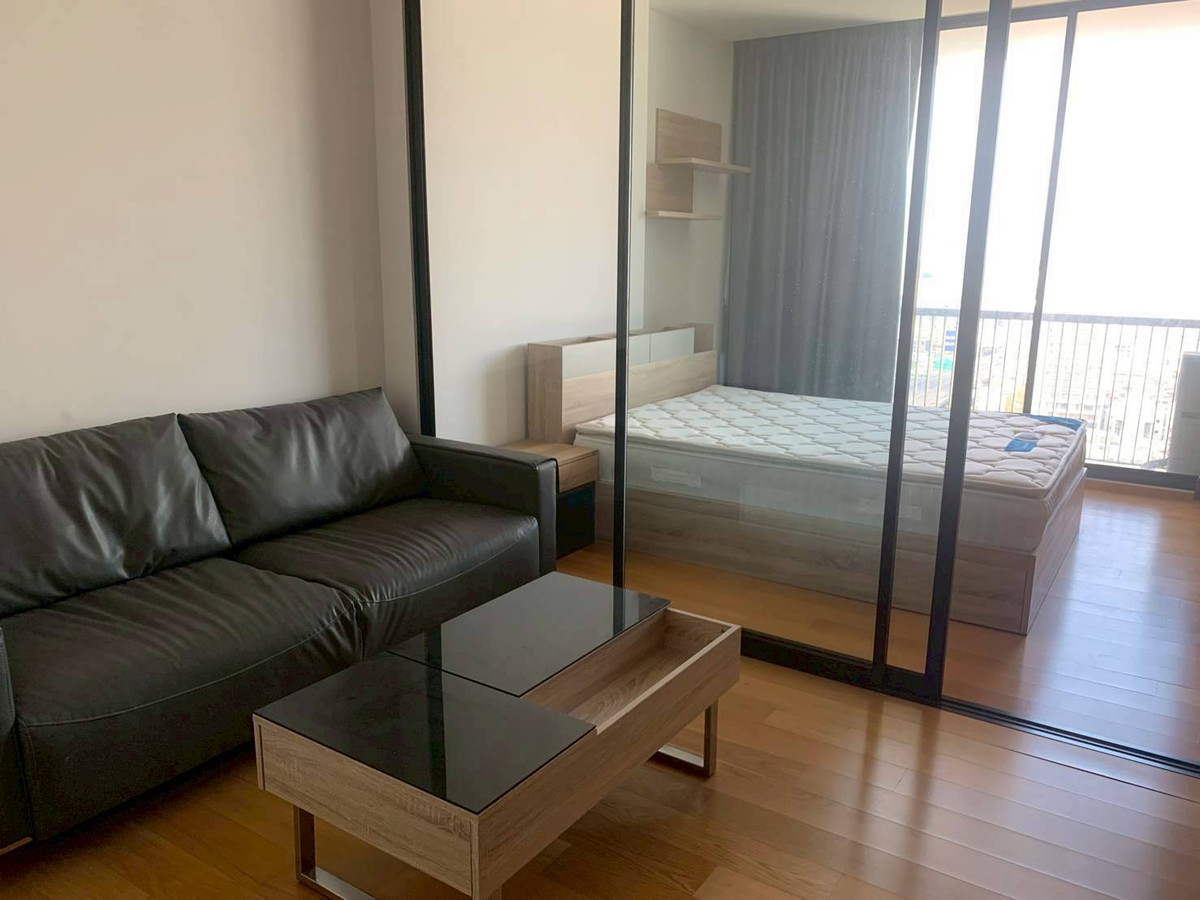 For RentCondoSathorn, Narathiwat : NOBLE REVO SILOM (50SQM, 1B1B, Floor 12) 5 minutes to BTS Surasak