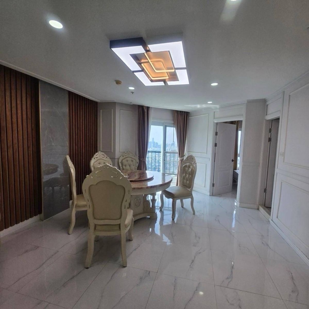 ขายคอนโดพระราม 9 เพชรบุรีตัดใหม่ RCA : ห้องหายาก! Duplex ในย่านเศรษฐกิจใหม่ พระราม 9 ที่รายล้อมด้วยห้างดัง ออฟฟิศ และสิ่งอำนวยความสะดวกครบครัน