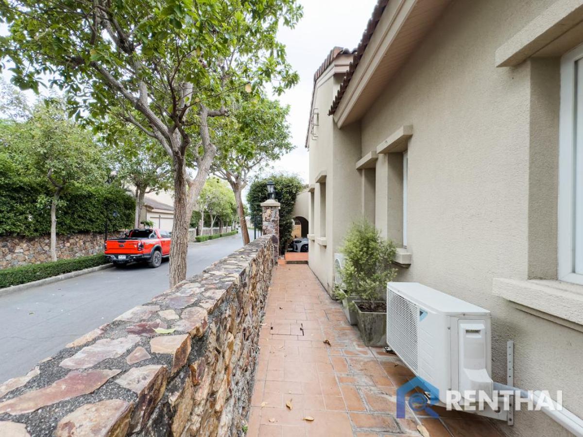 For RentHousePattaya, Bangsaen, Chonburi : For rent house 3 bedrooms at Silk Road Place