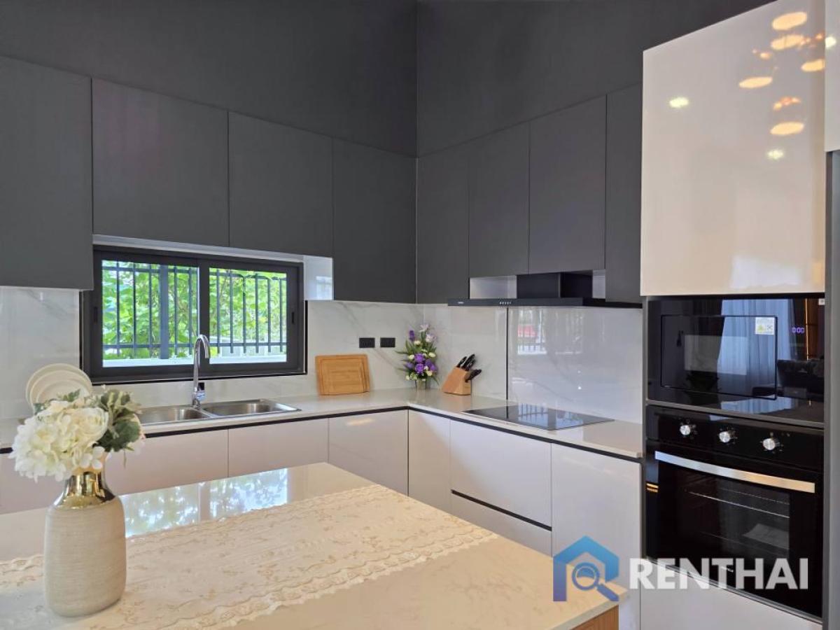 For SaleHousePattaya, Bangsaen, Chonburi : New Nordic Style Pool Villa