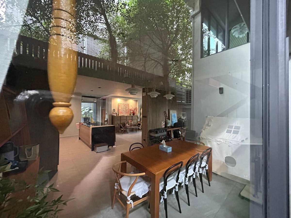 For SaleHouseSukhumvit, Asoke, Thonglor : Detached house, Sukhumvit zone, near BTS. Phra Khanong only 4 minutes