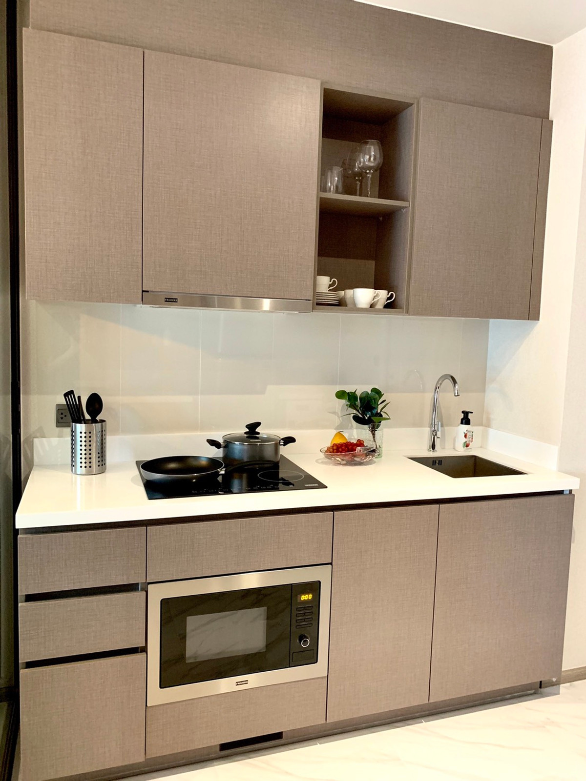 For RentCondoSukhumvit, Asoke, Thonglor : ✨ GT16139 | Condo Rhythm Ekkamai, convenient travel, near BTS, there is a shuttle, beautiful room, fully furnished!!