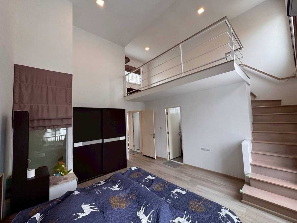 For SaleTownhomeBangna, Bearing, Lasalle : ✴️forsale ✴️ Indy Bangna-Ramkhamhaeng 2 💰 Sell with tenants‼ ️ The back of the corner is Duplex ✨ The house next to the club 🌳 has a wide area around the house.