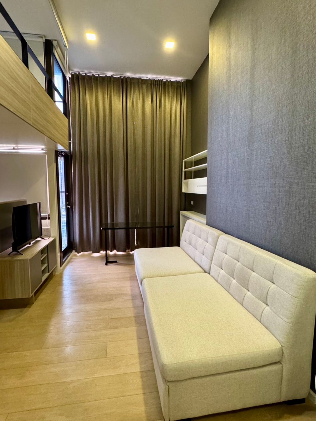 ให้เช่าคอนโดพระราม 9 เพชรบุรีตัดใหม่ RCA : ให้เช่า 📍 Chewathai Residence Asoke 📍 ใกล้ MRT พระราม 9 เฟอร์นิเจอร์ และ เครื่องใช้ไฟฟ้าครบ 