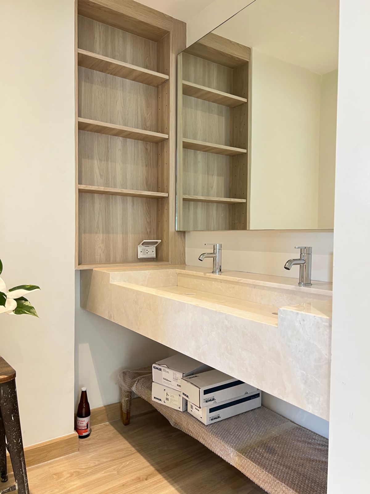 For SaleCondoSilom, Saladaeng, Bangrak : Surawong City Resort【𝐒𝐄𝐋𝐋 & 𝐑𝐄𝐍𝐓】🔥Beautiful, warm resort-style rooms with a natural feel but urban functionality🔥  Contact Line ID: @hacondo