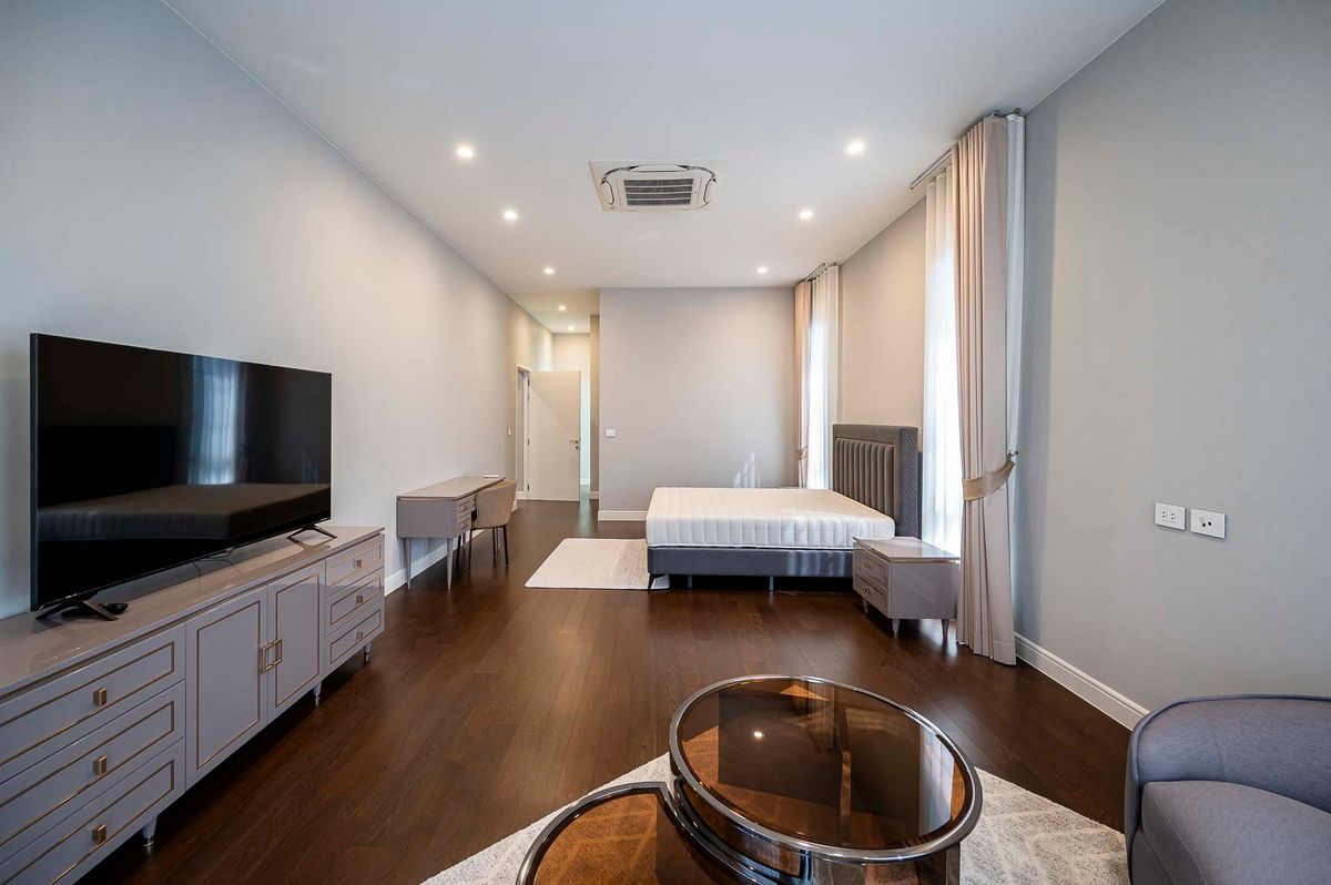 ให้เช่าบ้านพัฒนาการ ศรีนครินทร์ : บ้านเดี่ยวให้เช่า 📍 Narasiri Krungthep Kreetha 📍 5 ห้องนอน 6 ห้องน้ำ เฟอร์นิเจอร์ และ เครื่องใช้ไฟฟ้าครบ 