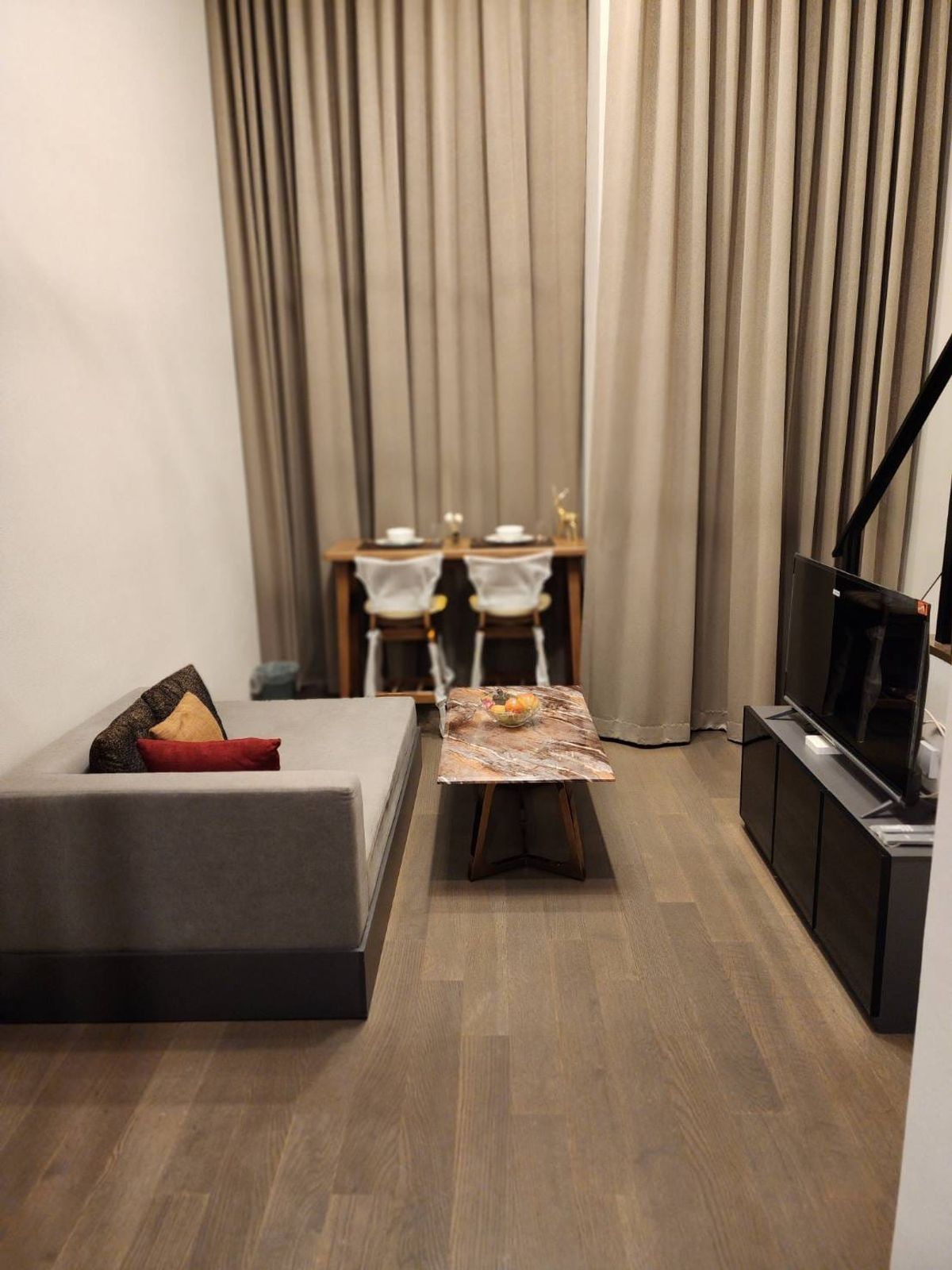 For SaleCondoSiam Paragon ,Chulalongkorn,Samyan : Park Origin Chula Samyan【𝐒𝐄𝐋𝐋 & 𝐑𝐄𝐍𝐓】🔥This room is decorated in a modern luxe style with custom-made built-in furniture.🔥  Contact Line ID: @hacondo