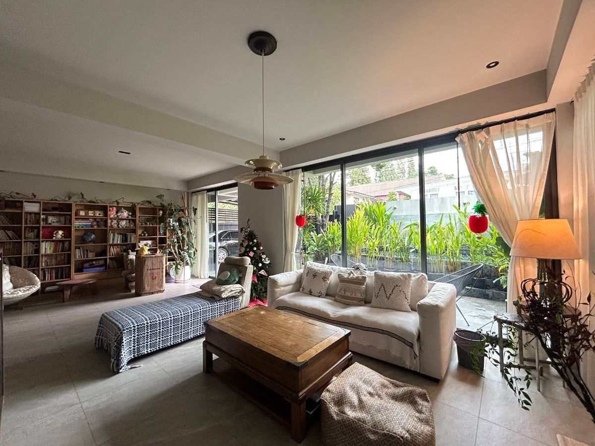 For SaleHouseSukhumvit, Asoke, Thonglor : Detached house, Sukhumvit zone, near BTS. Phra Khanong only 4 minutes