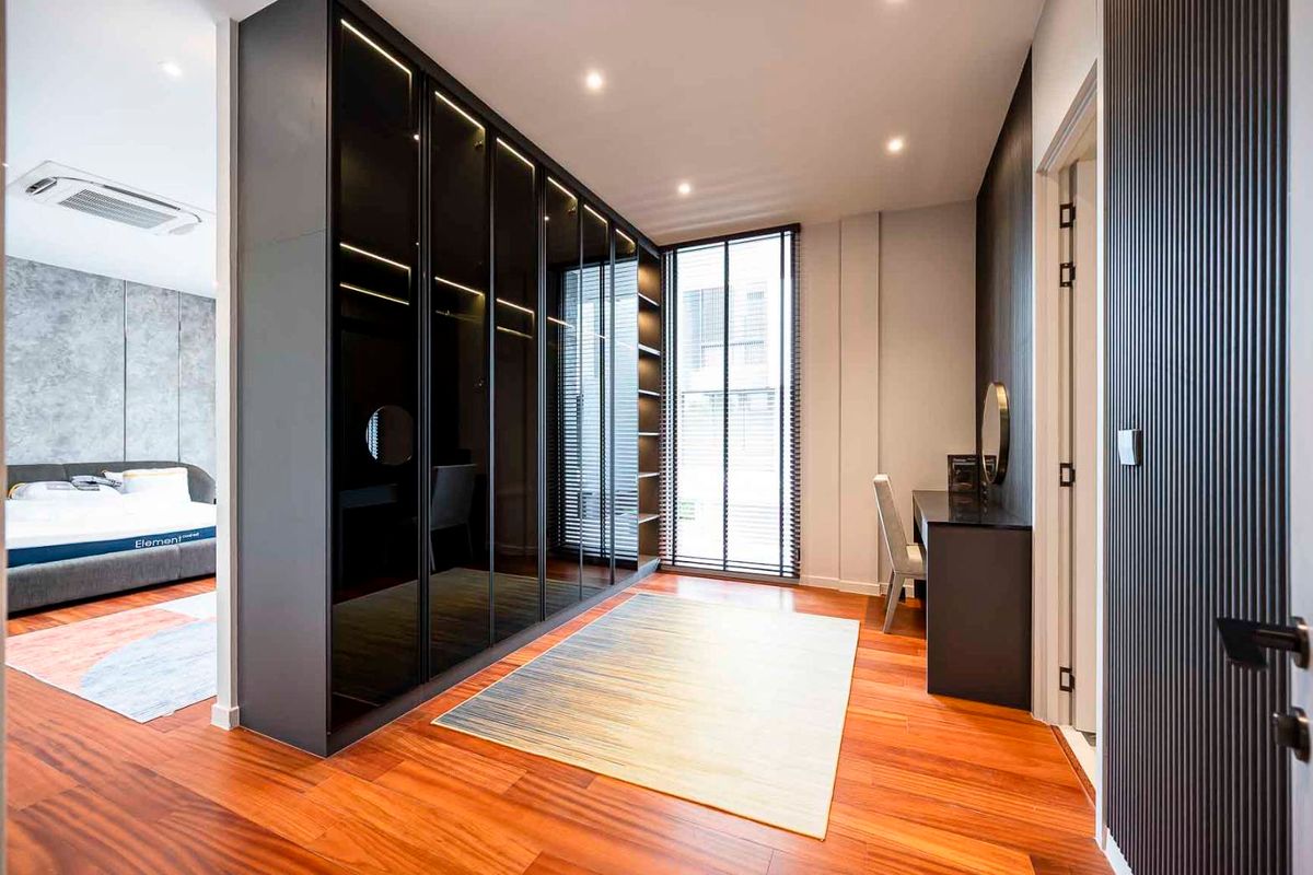 ให้เช่าบ้านพัฒนาการ ศรีนครินทร์ : บ้านเดี่ยวให้เช่า ✨ Bugaan Pattanakarn ✨ 4 ห้องนอน 5 ห้องน้ำ เฟอร์นิเจอร์ และ เครื่องใช้ไฟฟ้าครบ 