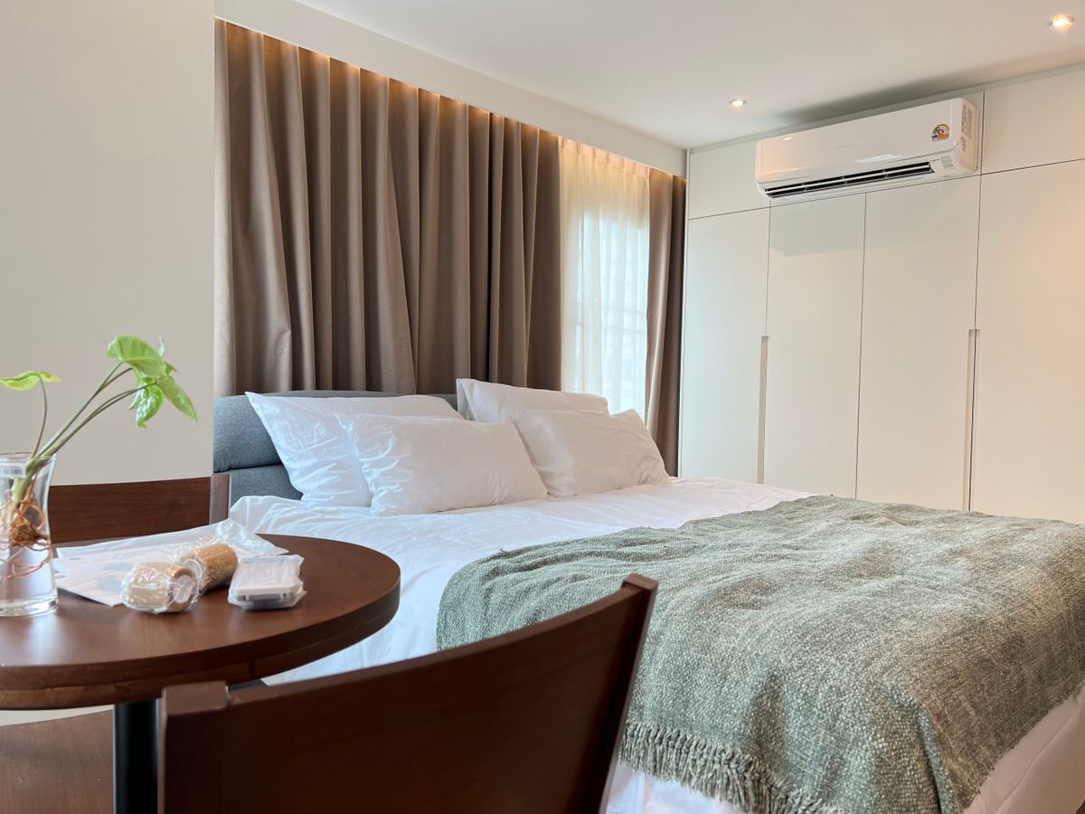 For SaleCondoSilom, Saladaeng, Bangrak : Surawong City Resort【𝐒𝐄𝐋𝐋 & 𝐑𝐄𝐍𝐓】🔥Beautiful, warm resort-style rooms with a natural feel but urban functionality🔥  Contact Line ID: @hacondo