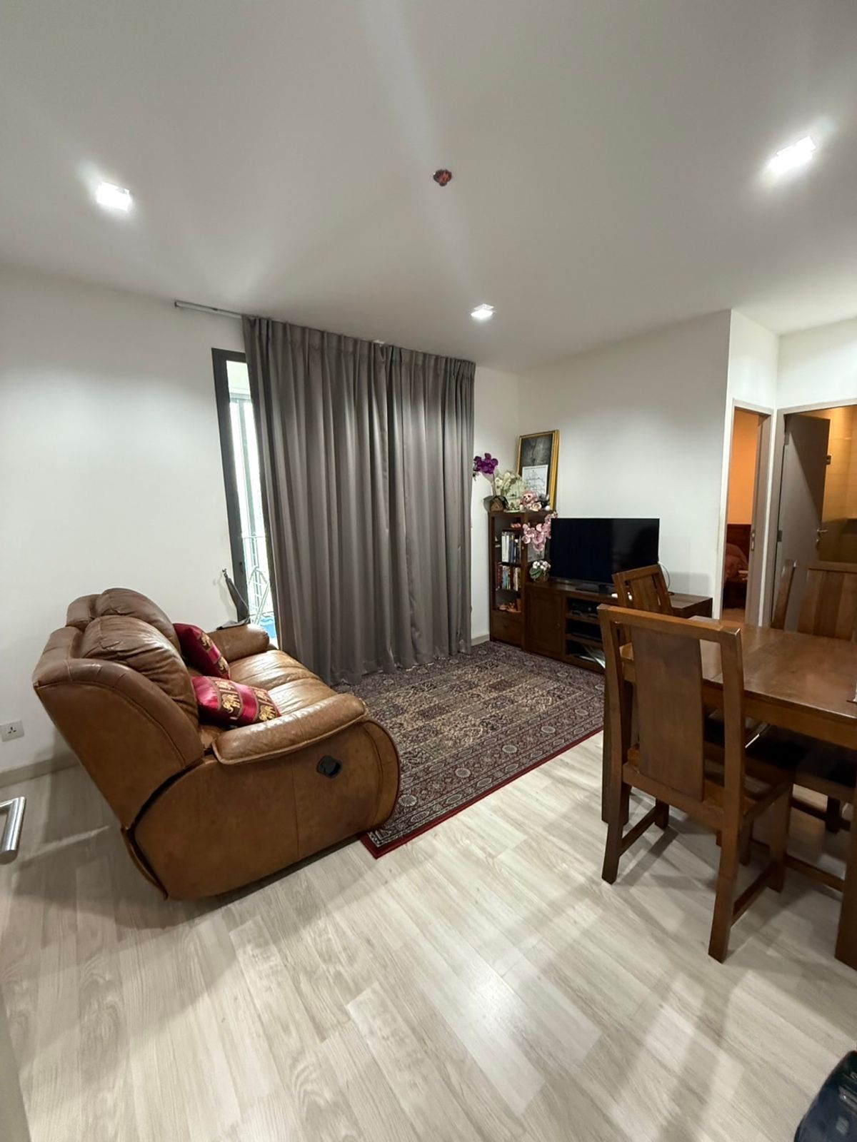 For RentCondoOnnut, Udomsuk : Rental corner room, floor 18, Ideo Mobi 81 - 2 Bedrooms, 1 Bathroom (Co -Agent Welcome)