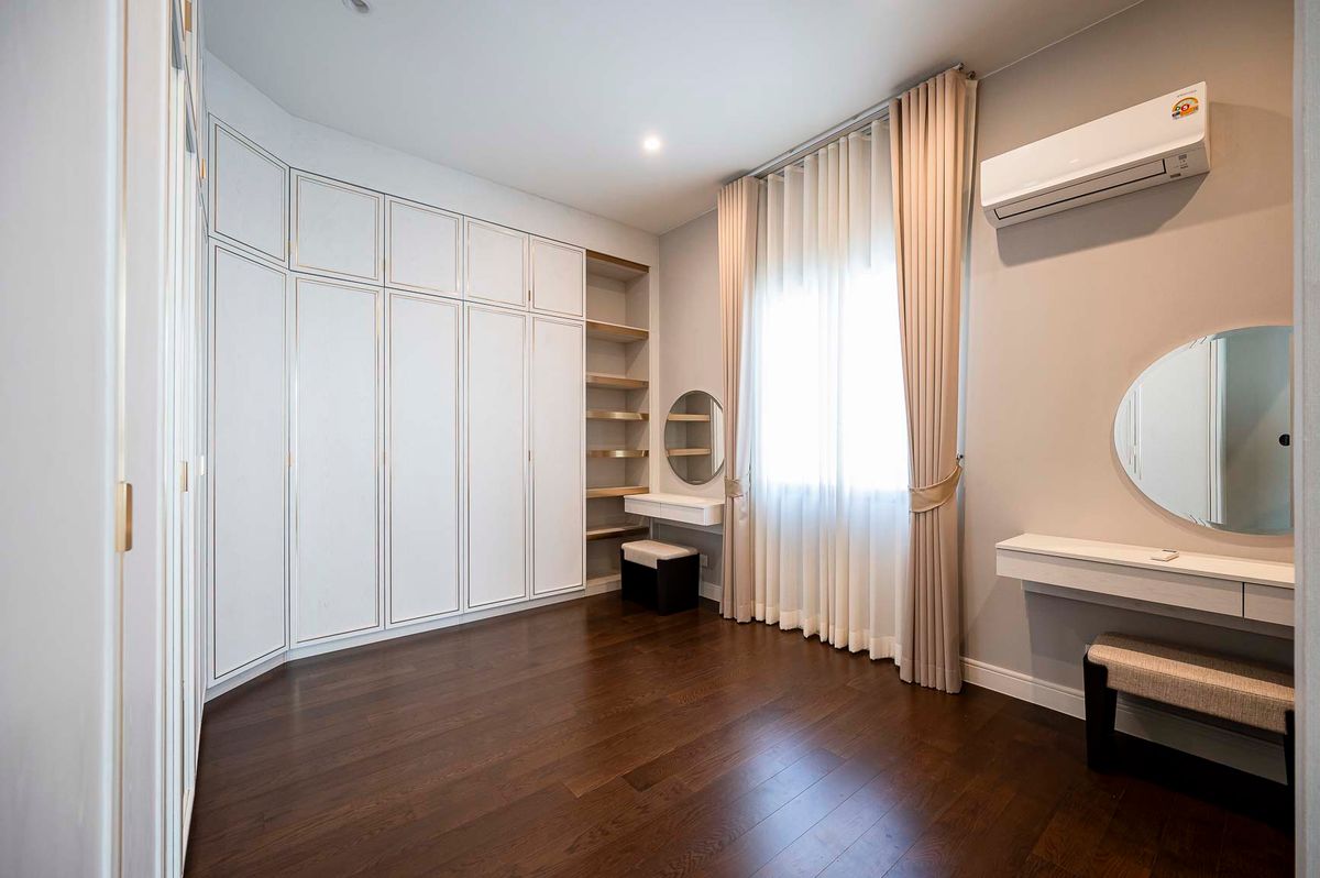 ให้เช่าบ้านพัฒนาการ ศรีนครินทร์ : บ้านเดี่ยวให้เช่า 📍 Narasiri Krungthep Kreetha 📍 5 ห้องนอน 6 ห้องน้ำ เฟอร์นิเจอร์ และ เครื่องใช้ไฟฟ้าครบ 