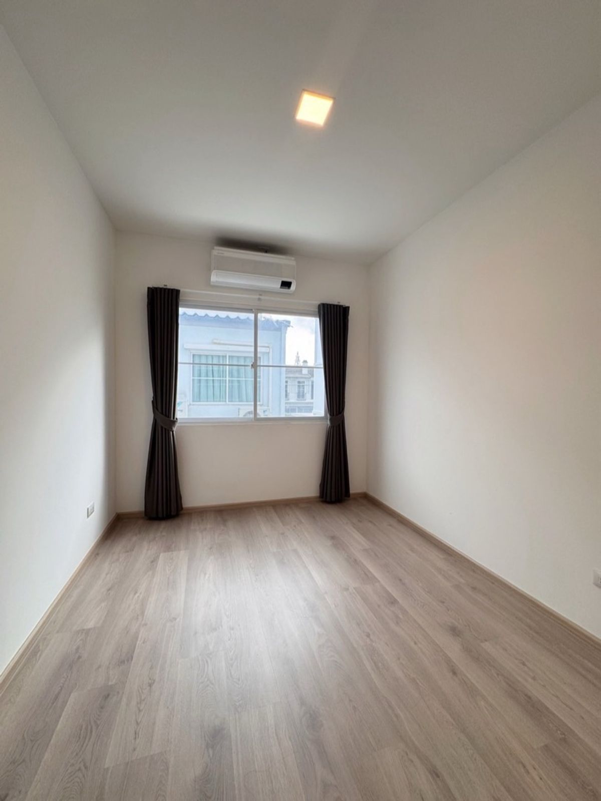 ขายทาวน์โฮมบางนา แบริ่ง ลาซาล : 🔥ForSale 🔥 Indy บางนา- รามคำแหง2 • ใกล้เมกะ บางนา ‼️ ตรงข้ามนานาชาติ Dulwich⚡️ราคาพิเศษ** Duplex  ✅ บ้านติดสวนและคลับเฮาส์ | สภาพดีมาก**