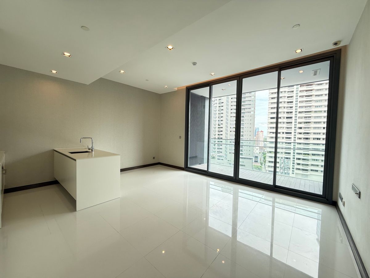 For SaleCondoNana, North Nana,Sukhumvit13, Soi Nana : The promotion of the room is not much. 1 hand, Q1 Sukhumvit 2, 94 sq.m., with 2 regular parking spaces.