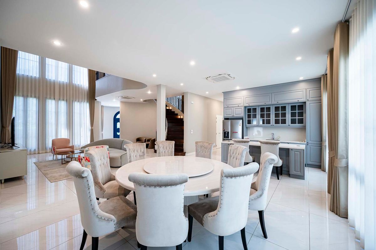 ให้เช่าบ้านพัฒนาการ ศรีนครินทร์ : บ้านเดี่ยวให้เช่า 📍 Narasiri Krungthep Kreetha 📍 5 ห้องนอน 6 ห้องน้ำ เฟอร์นิเจอร์ และ เครื่องใช้ไฟฟ้าครบ 