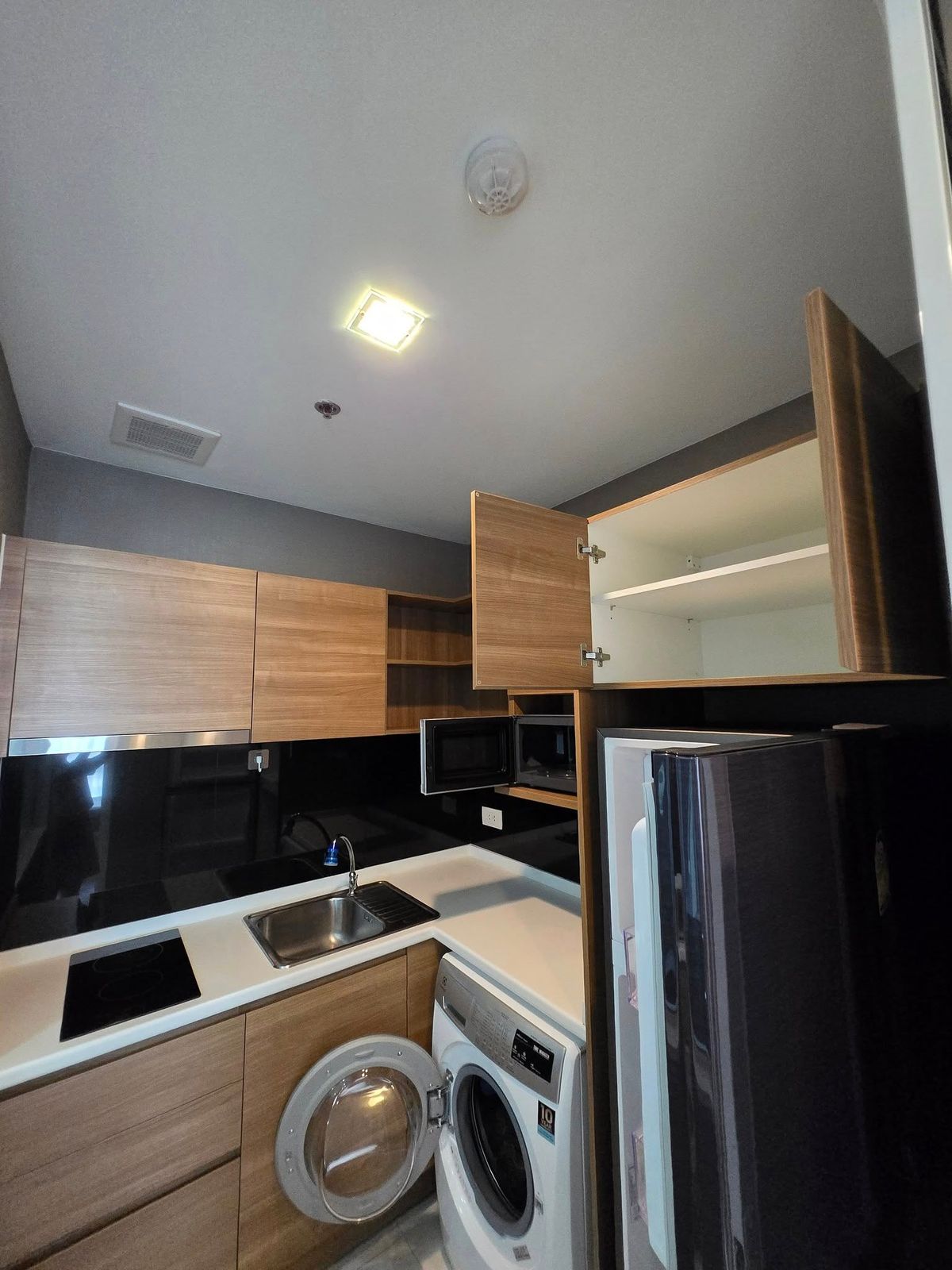 ให้เช่าคอนโดสมุทรปราการ สำโรง : ให้เช่า 📍 The Metropolis Samrong Interchange 📍เดินทางสะดวก ใกล้ BTS สำโรง เฟอร์นิเจอร์ และ เครื่องใช้ไฟฟ้าครบ 