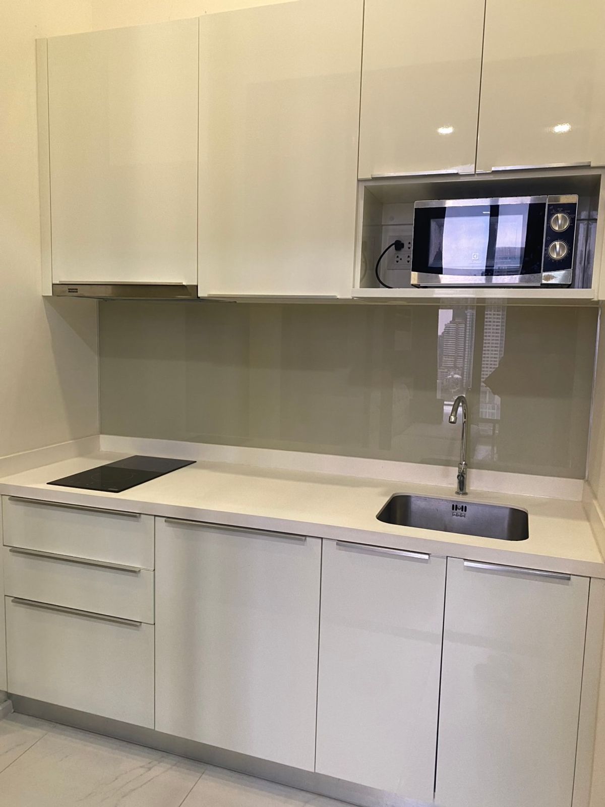 ให้เช่าคอนโดพระราม 9 เพชรบุรีตัดใหม่ RCA : ให้เช่า 📍 Chewathai Residence Asoke 📍 ใกล้ MRT พระราม 9 เฟอร์นิเจอร์ และ เครื่องใช้ไฟฟ้าครบ 