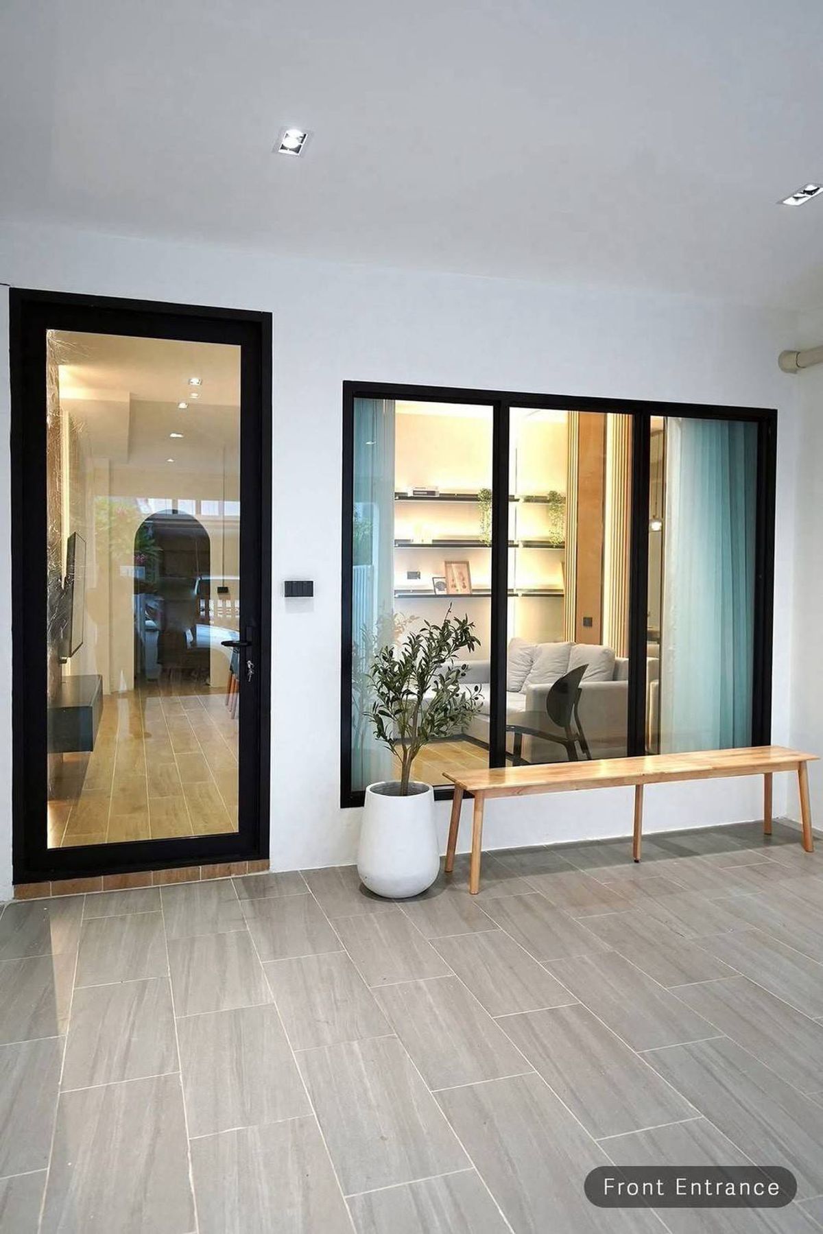 ให้เช่าทาวน์โฮมรัชดา ห้วยขวาง : ทาวน์เฮ้าส์ให้เช่า 📍 Baan Yu Charoen 29 📍 3 ห้องนอน 2 ห้องน้ำ เฟอร์นิเจอร์ และ เครื่องใช้ไฟฟ้าครบ 