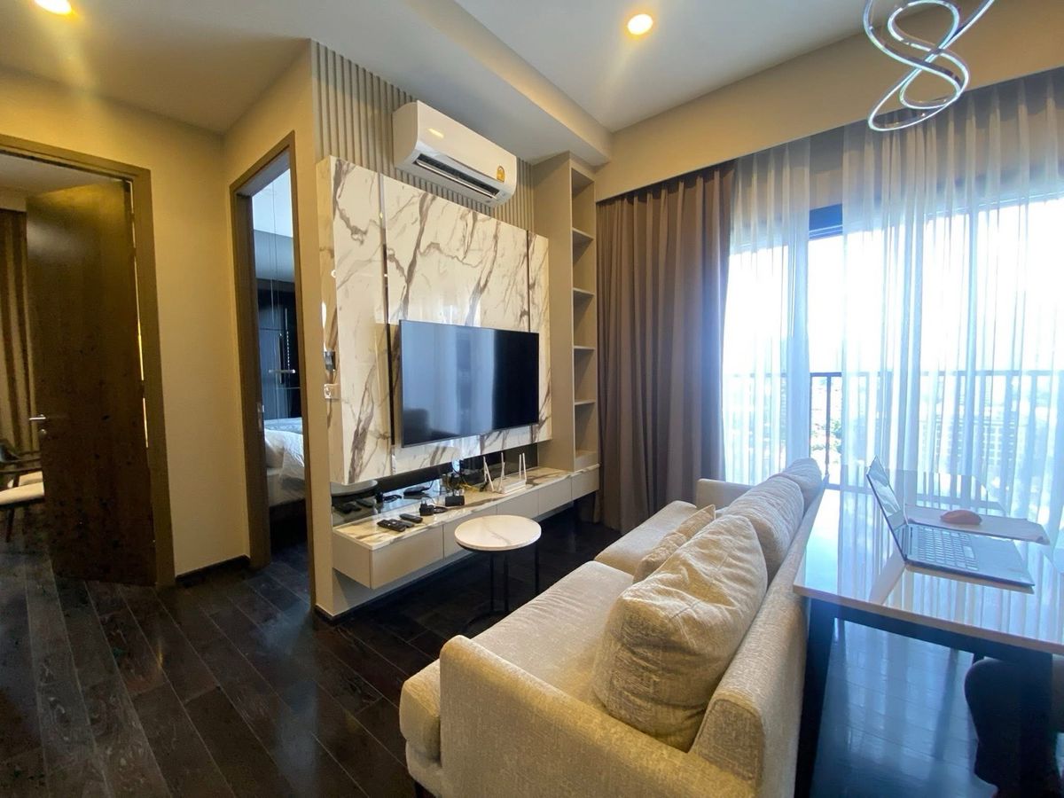 For RentCondoSukhumvit, Asoke, Thonglor : 🤎 Rent a beautiful room Park Origin Thonglor 2 Bedroom 1Bathroom. Lighting location in the middle of Thonglor. Convenient to travel, easy to find Can be made into 1 office