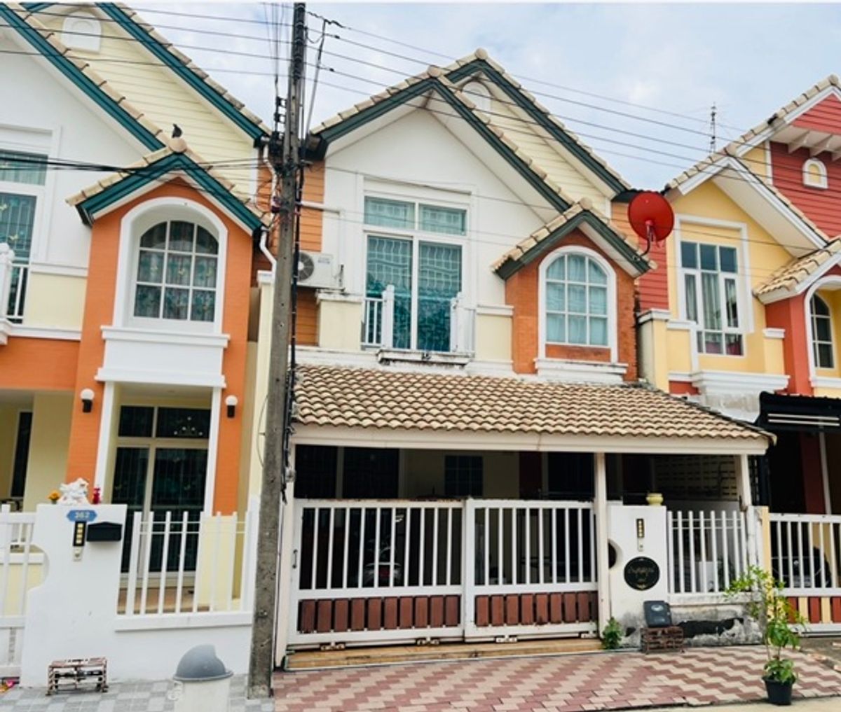 ให้เช่าบ้านปทุมธานี รังสิต ธรรมศาสตร์ : ให้เช่าบ้าน ทาวน์เฮ้าส์ รังสิต คลอง 2 ธัญบุรี บ้านสวย ทำเลดี ติดถนนใหญ่ ใกล้ฟิวเจอร์พาร์ค ใกล้รถไฟฟ้าสายสีแดงและสีเขียว แอร์ 3 ตัว + เครื่องใช้ไฟฟ้า + เฟอร์นิเจอร์