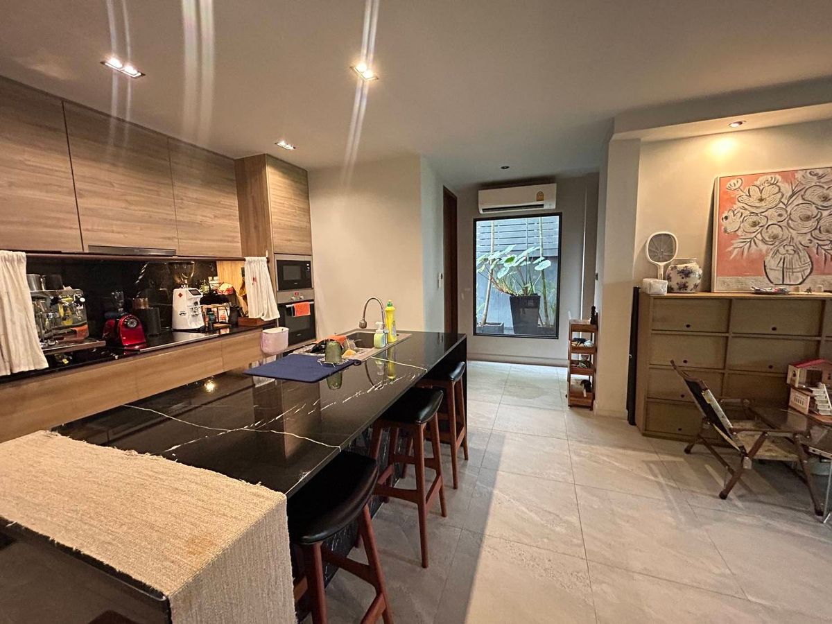 For SaleHouseSukhumvit, Asoke, Thonglor : Detached house, Sukhumvit zone, near BTS. Phra Khanong only 4 minutes