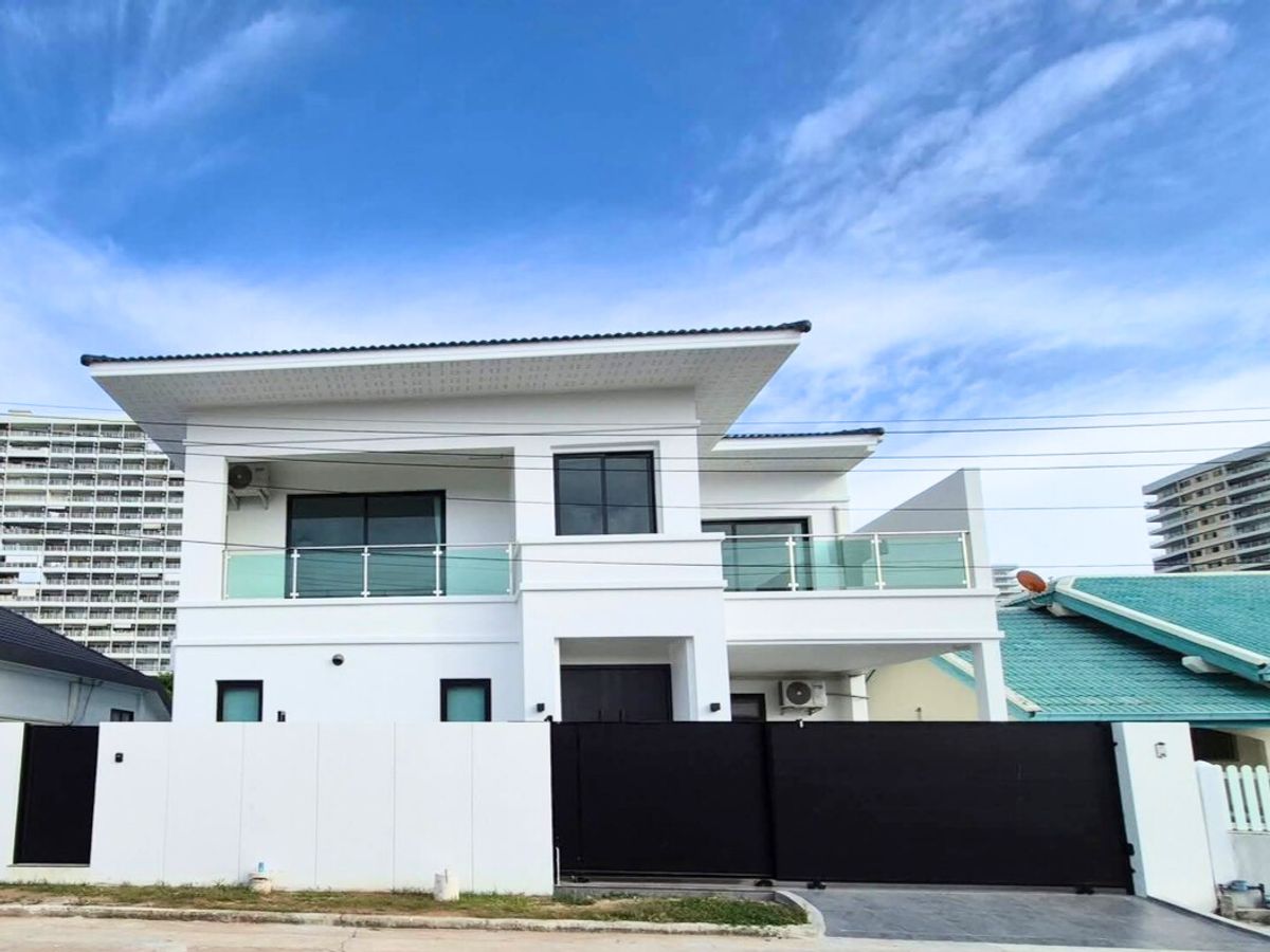 For SaleHousePattaya, Bangsaen, Chonburi : Very beautiful Pool villa for sale @ (Grand Jomtien Villa) 