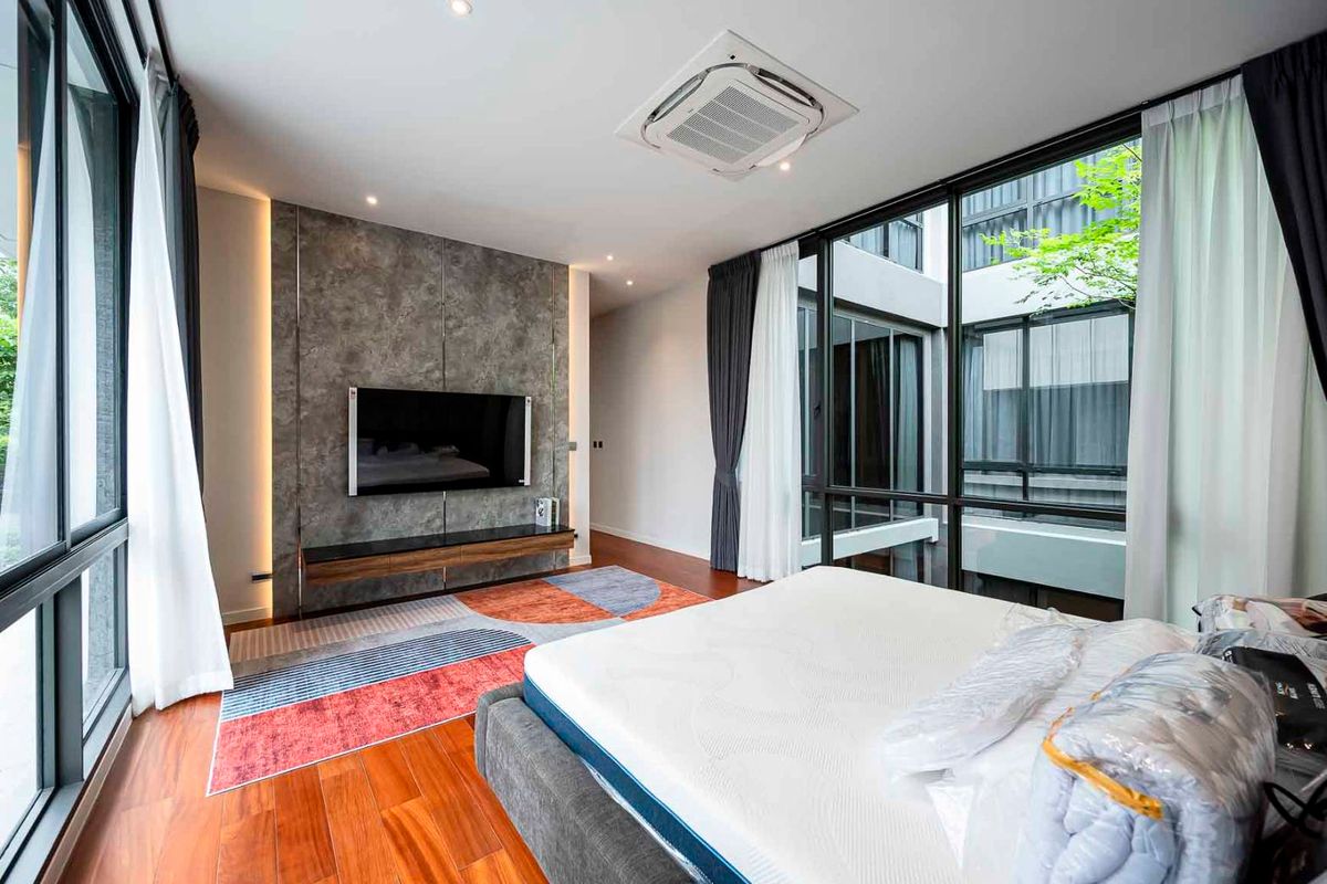 ให้เช่าบ้านพัฒนาการ ศรีนครินทร์ : บ้านเดี่ยวให้เช่า ✨ Bugaan Pattanakarn ✨ 4 ห้องนอน 5 ห้องน้ำ เฟอร์นิเจอร์ และ เครื่องใช้ไฟฟ้าครบ 